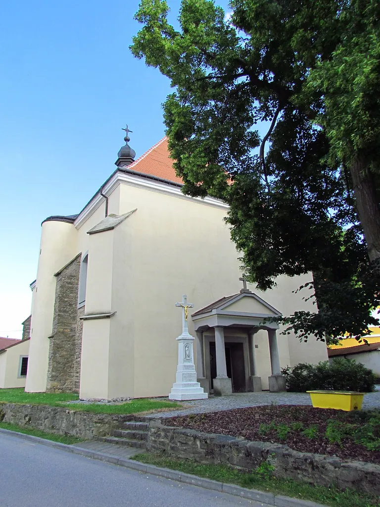 Overview of church of the Assumption in Rouchovany, Třebíč District.