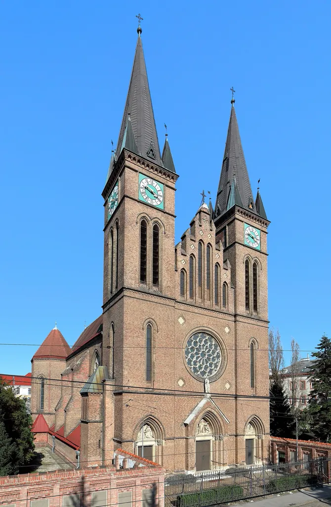 Westansicht der Severinkirche bzw. Lazaristenkirche im 18. Wiener Bezirk Währing.Die dreischiffige, neugotische Hallenkirche wurde von den Lazaristen nach Plänen von Friedrich von Schmidt ab 1876 erbaut und 1878 dem heiligen Severin geweiht.