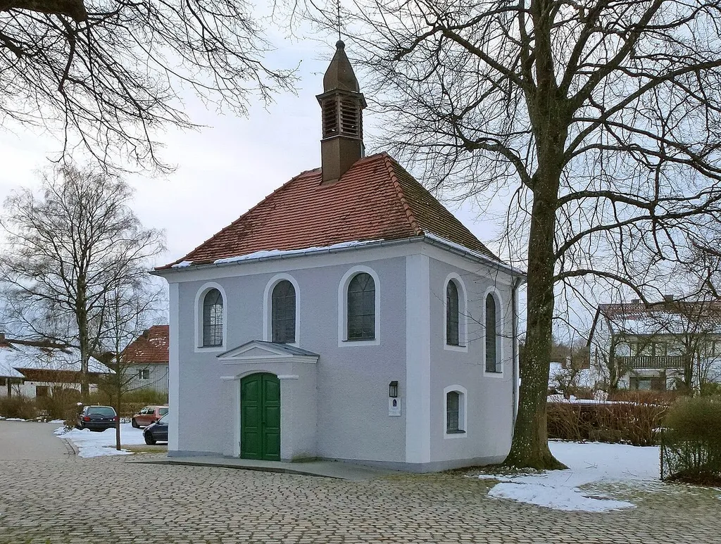 Dießen, Fischermartlstr. 15: Evangelisch-Lutherische Kirche (Friedenskirche). Ansicht von Osten