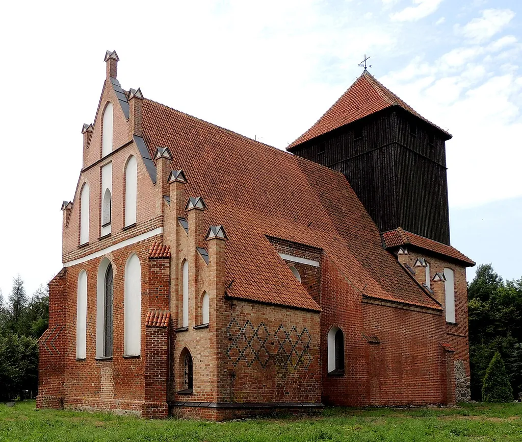 Pierzchały - kościół parafialny pw. Narodzenia NMP i św. Małgorzaty (1330-1341) wraz z cmentarzem przykościelnym