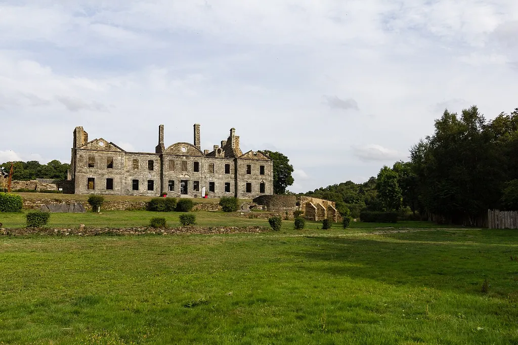 Abbaye Notre-Dame-de-Bon-Repos (Saint-Gelven, France).