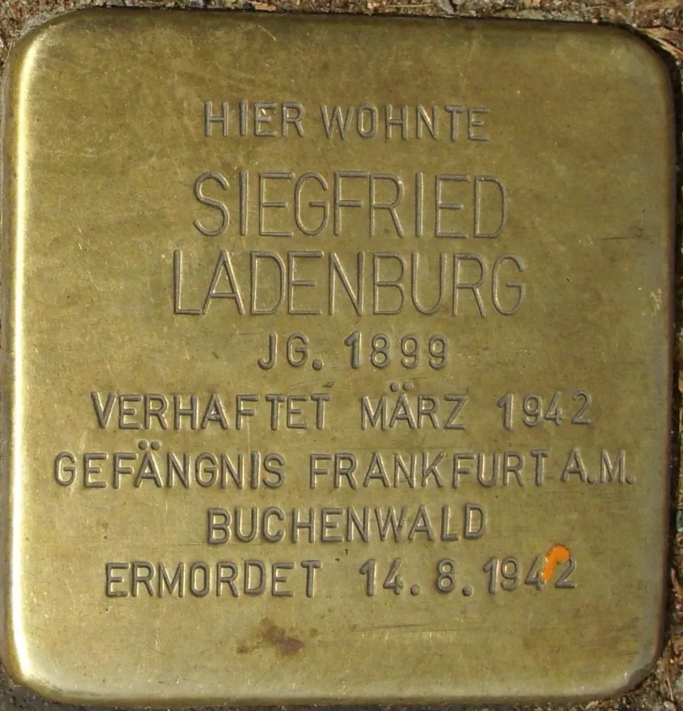 Kaiserstraße 11 - Stolperstein Siegfried Ladenburg