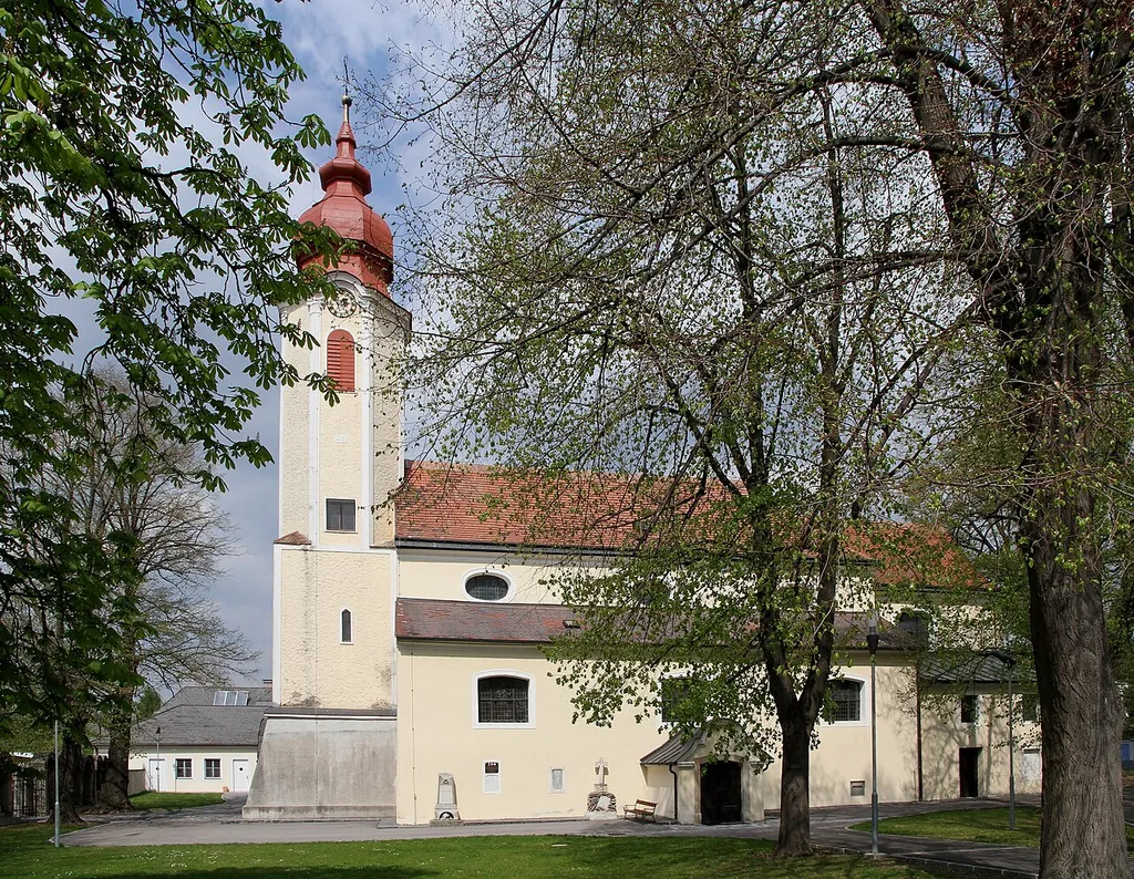 Kath. Pfarrkirche hl. Philipp und Jakob in Heiligeneich, ein Dorf in der niederösterreichischen Marktgemeinde Atzenbrugg.