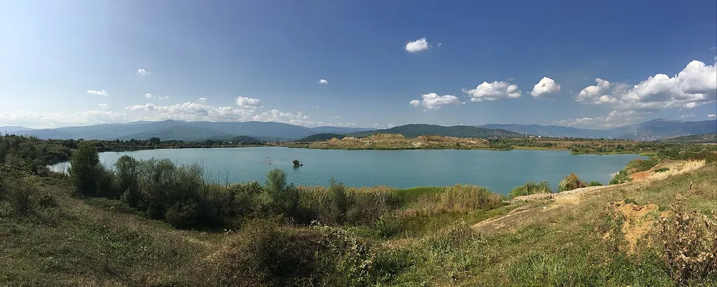 A panoramic view of Lake Oslomej