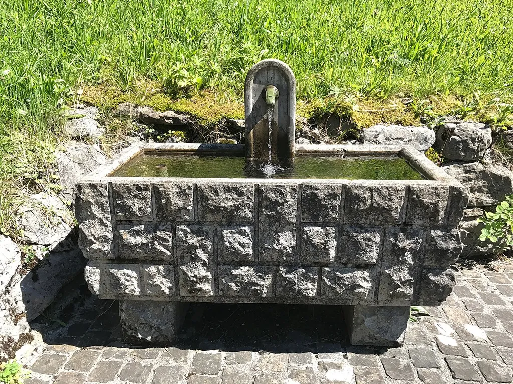 Brunnen Oberrickenbach Kirche(Nidwalden)