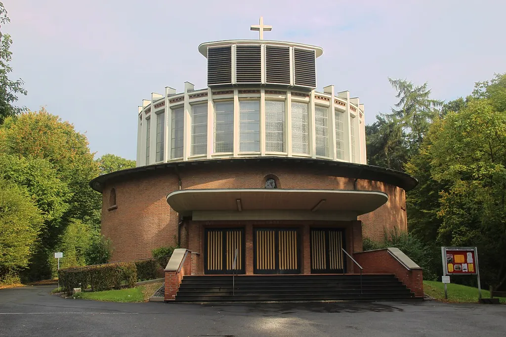 Die evangelische Auferstehungskirche im Bonner Ortsteil Venusberg, Haager Weg 69a–71