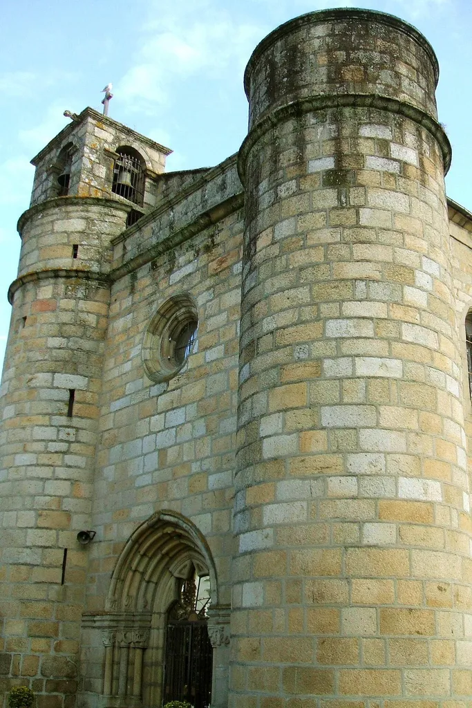 Portada occidental de la Iglesia de la Santísima Trinidad, Orense, Galicia, España