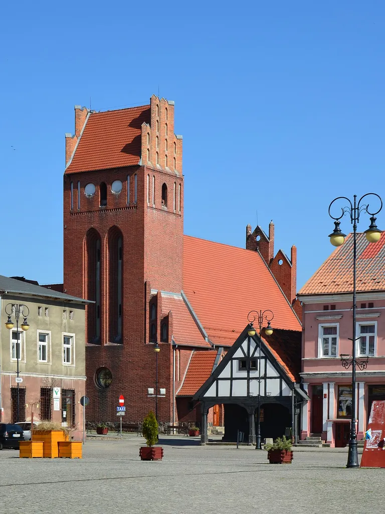 Dawny kościół ewangelicki z 1909 r., Dom "Pod Kapturem" z 1771 r.