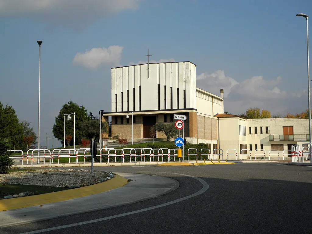 Cicogna, frazione di Pojana Maggiore: la chiesa parrocchiale di San Giovanni Battista.