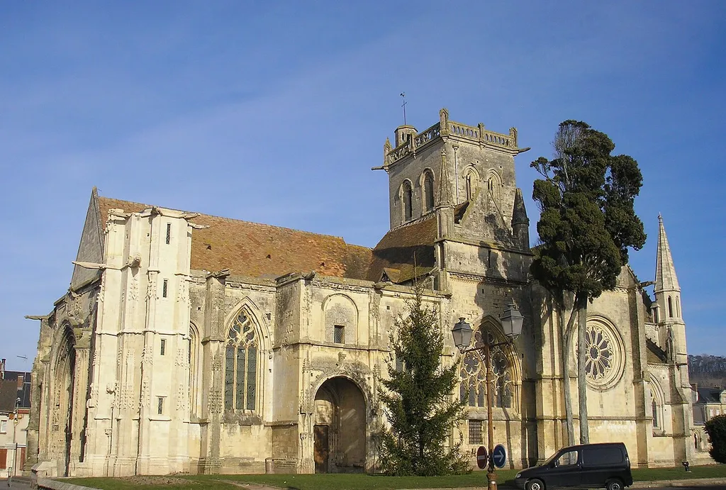 Dives-sur-Mer (Normandie, France). L'église Notre-Dame.