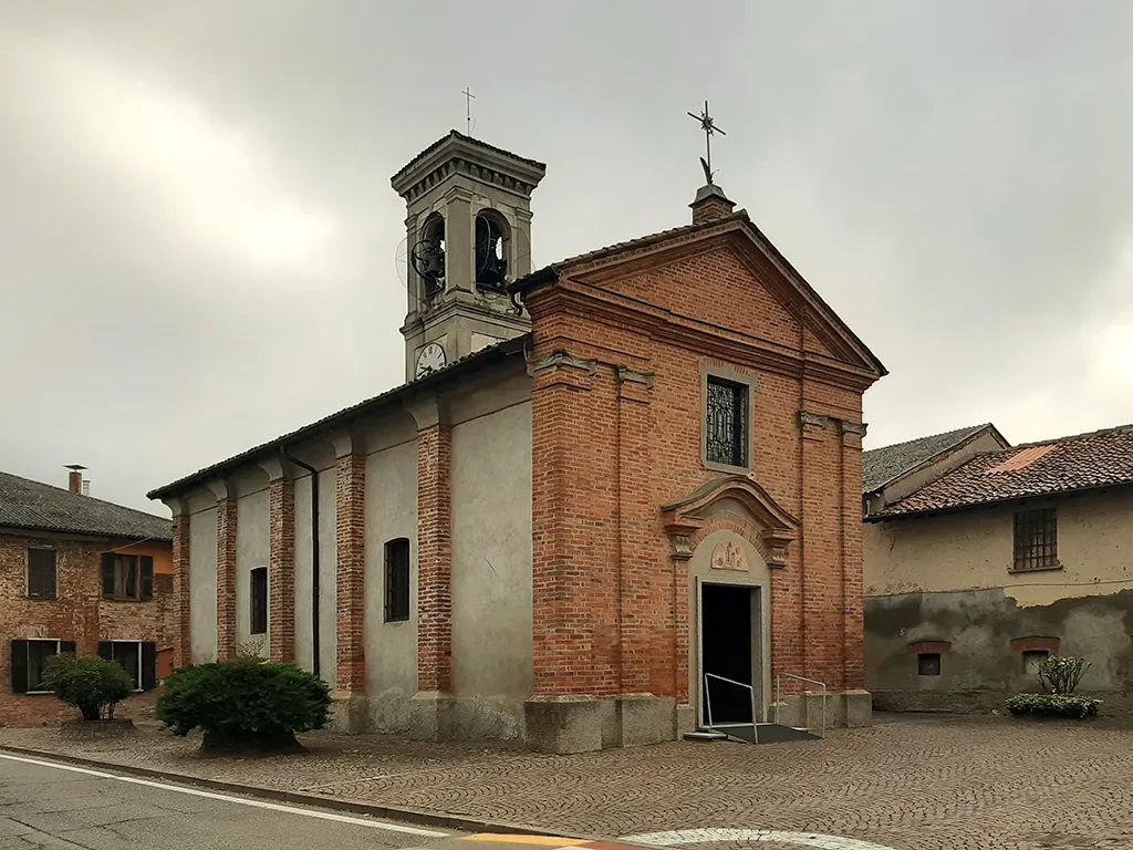 La chiesa parrocchiale della Natività della Beata Vergine Maria a Calvenzano, frazione del comune di Caselle Lurani.