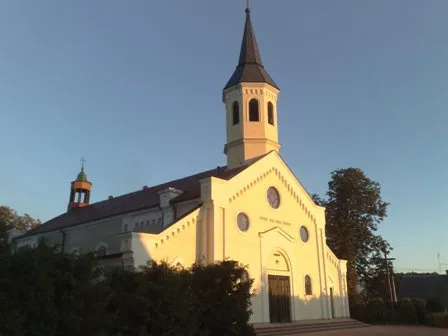 Dobrzyjałowo - kościół parafialny p.w. św. Stanisława Biskupa, mur., 1860, 1924 widoczna odremontowana frontowa ściana (zabytek nr 59 z 28.04.1980)
