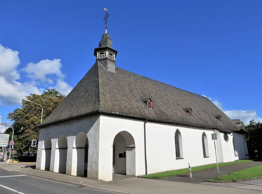 Denkmalgeschützte ehemalige katholische Hospitalkirche St. Barbara in Attendorn, Am Wassertor 11. Erbaut zwischen 1304 und 1317 als Kapelle, von 1697 bis 1726 erweitert und schließlich zur Hospitalkirche ausgebaut. Seit der Barockzeit wurde das Äußere nicht mehr verändert. Noch 1838 als Wallfahrtskirche bezeichnet. Im Zweiten Weltkrieg stark beschädigt, danach von 1953 bis 1957 restauriert.