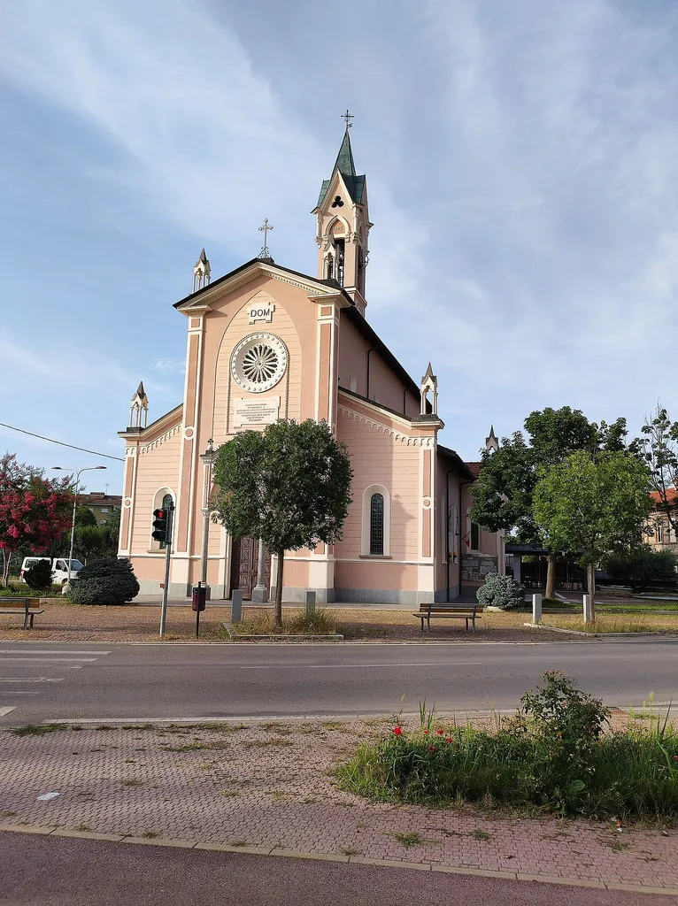 vista frontale della chiesa di San Defendente, sita nella frazione Confreria, Cuneo, Italia