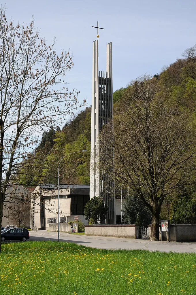 Pfarrvikariatskirche Maria Königin des Friedens, Mutterstraße 71, Altenstadt in Feldkirch, Vorarlberg.