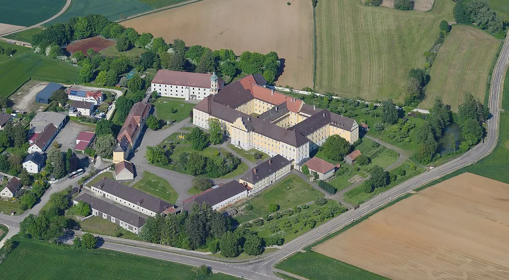 Aerial image of Kloster Mödingen (view from the southwest)