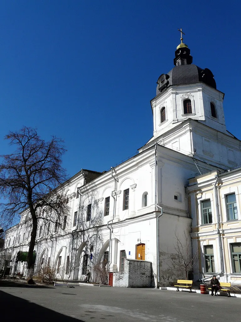 Корпус академічний старий, в якому навчалися: Г. Сковорода, філософ, поет; М. Амбодик-Максимович, вчений-енциклопедист; М. Березовський, композитор та інші, Київ, Сковороди Григорія вул., 2-а