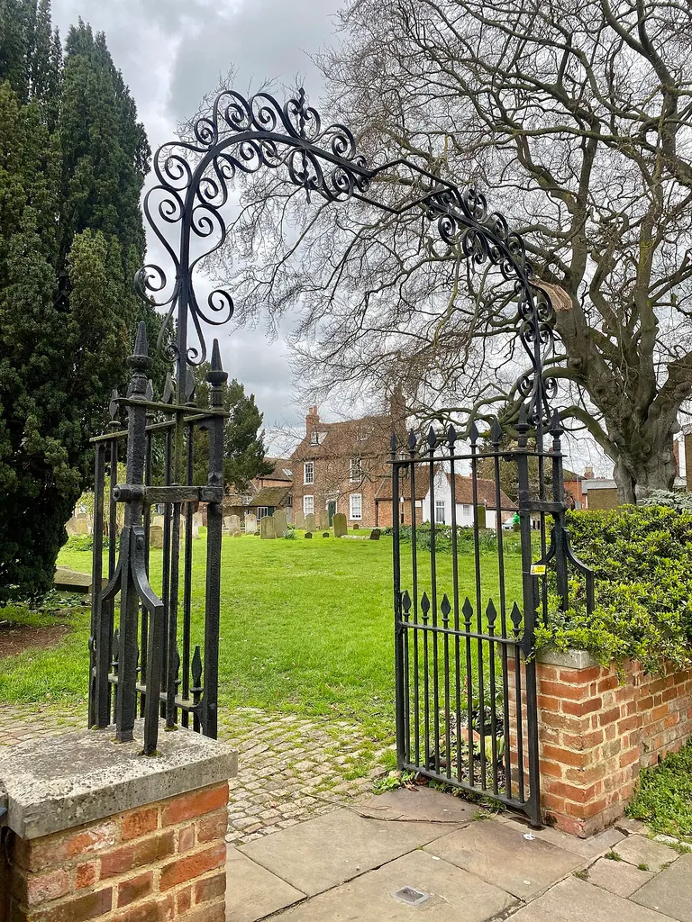 East gateway at St Mary's Church, Aylesbury, April 2023 This is a photo of listed building number 1117952.