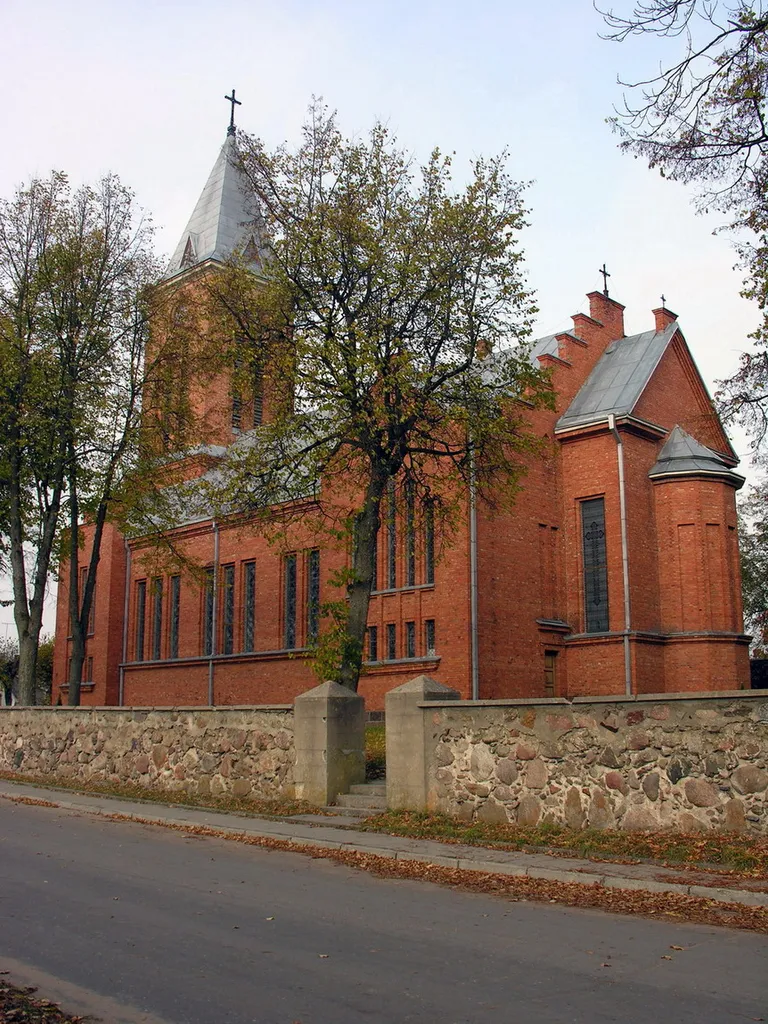 Tirkšlių (Mažeikių raj.) Kristaus Karaliaus bažnyčia, past. 1939 m. Foto: Algirdas, 2005 m. spalio 21 d., Lietuva.