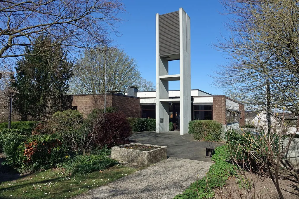 Evangelische Kirchengemeinde Kempen-Tönisberg: Blick vom Feldweg