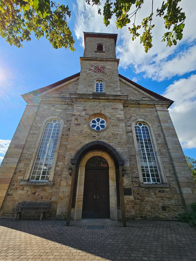 Außenansicht der Evangelischen Kirche Oberkalbach
