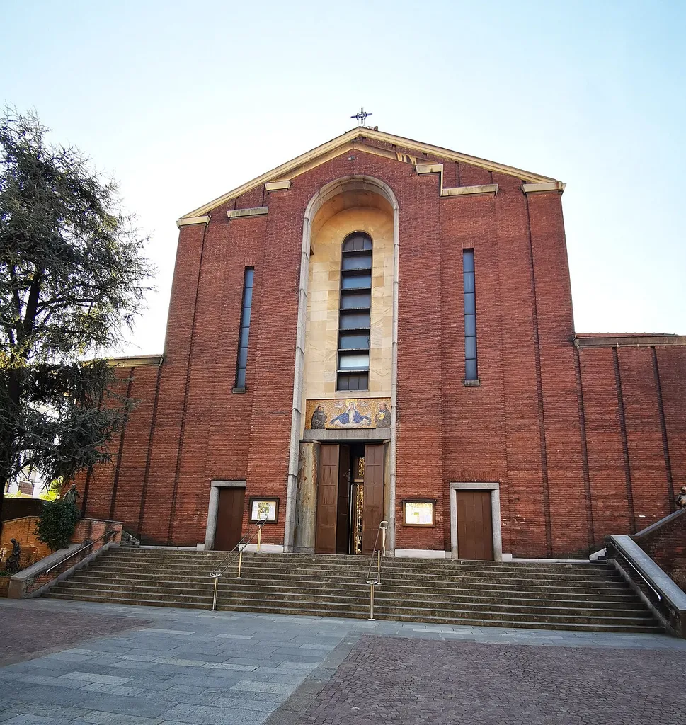 Chiesa della Beata Vergine Immacolata e Sant'Antonio - Milano, viale Corsica angolo via Kolbe.