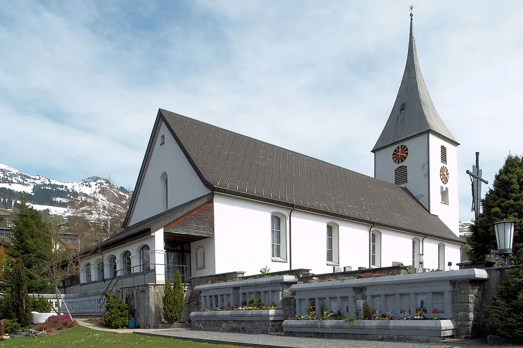 Die Pfarrkirche St. Gallus Amden. Ansicht von Südwesten.