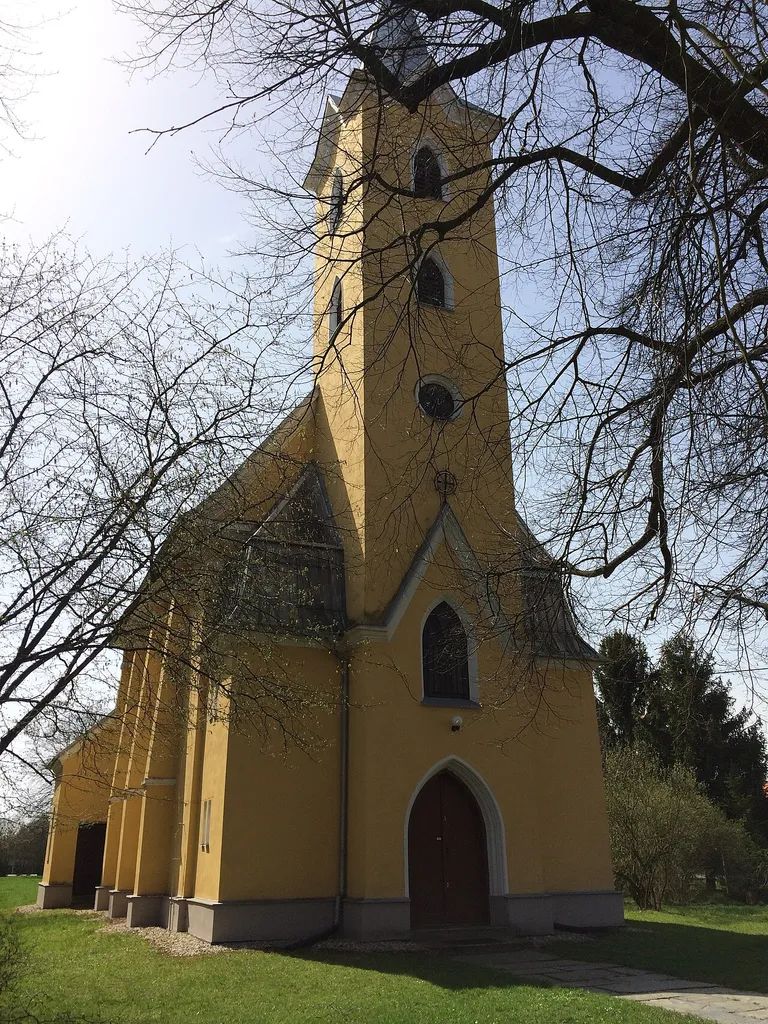 Kostel svatého Petra a Pavla v Hlušovicích
