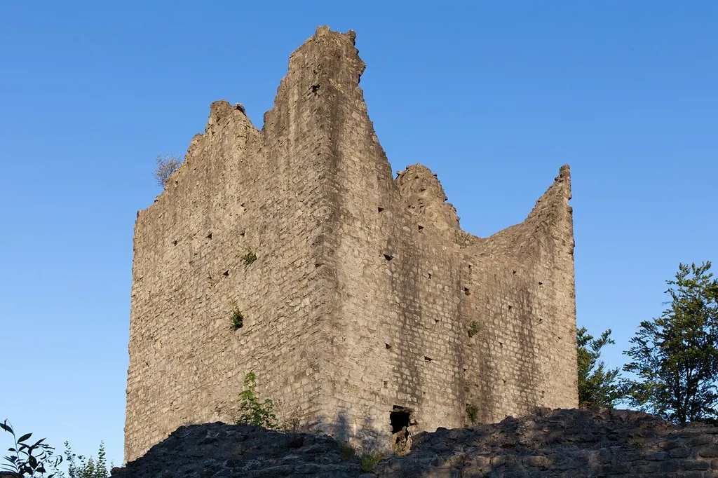 Ruine Montsalves ob Broc an der Jaunpass-Strasse