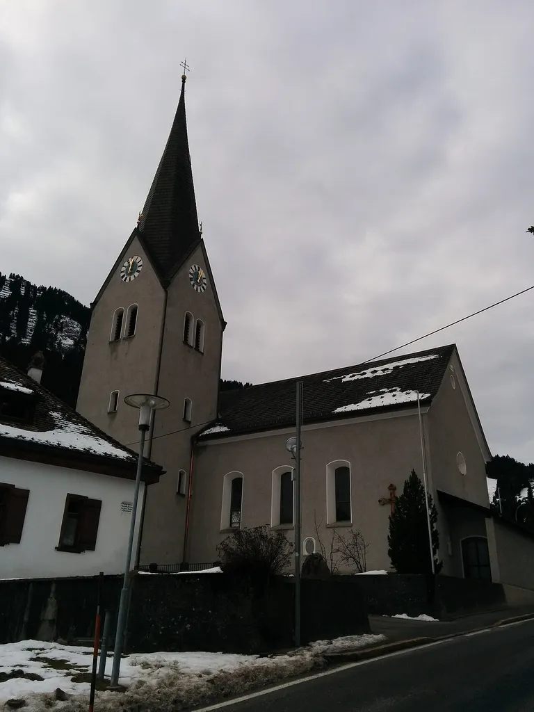 Kuratienkirche Unsere Liebe Frau Mariä Heimsuchung mit Friedhof - Gurtis, Nenzing