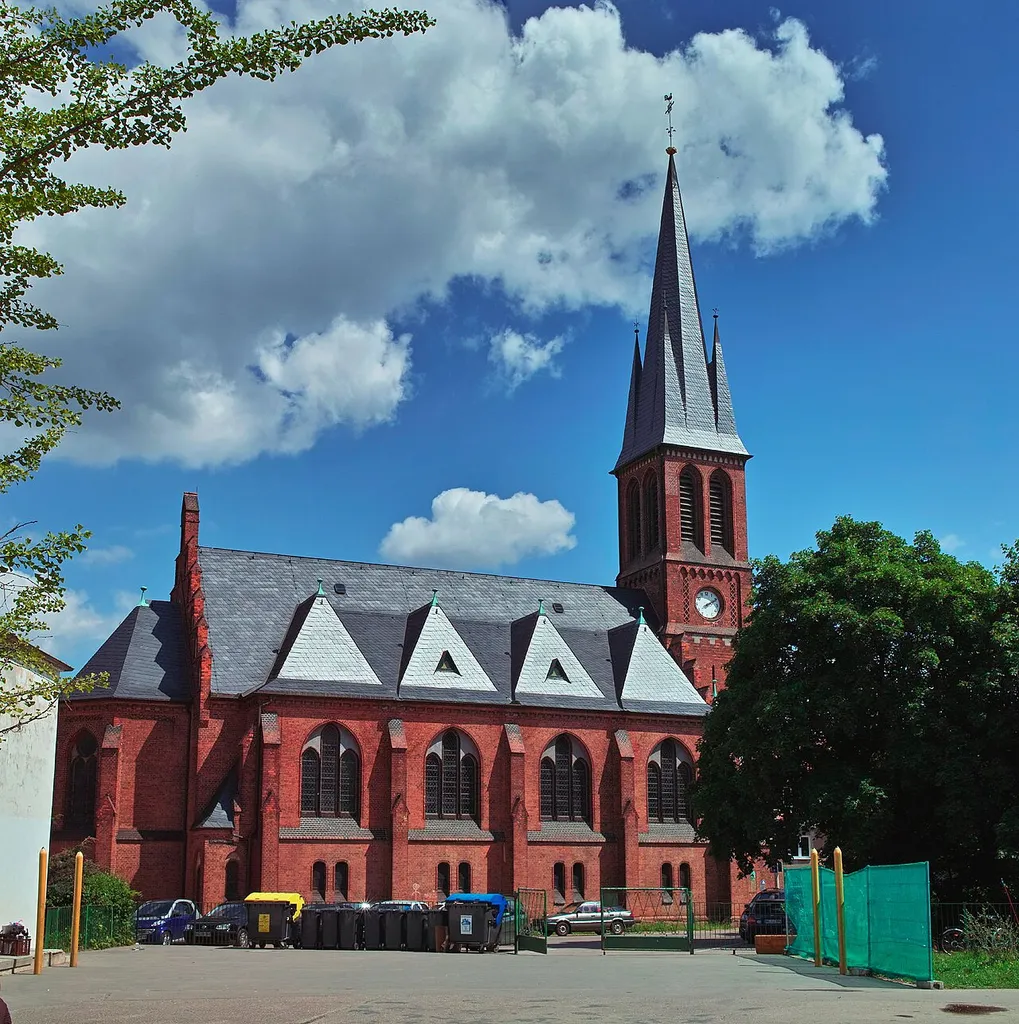Petruskirche in Halle-Kröllwitz, Westfassade