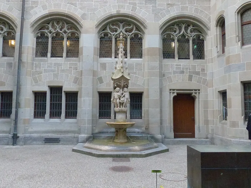 Im DurchgangStadthaus u. Kirche