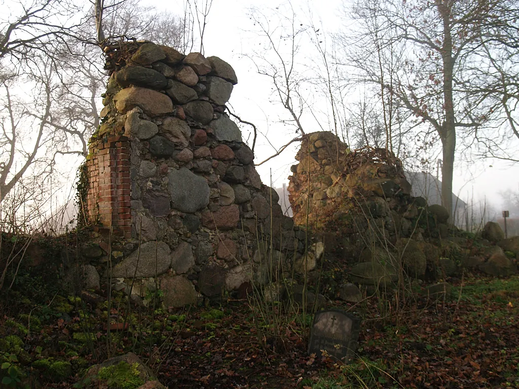 Rzęskowo - ruina kościoła, XV