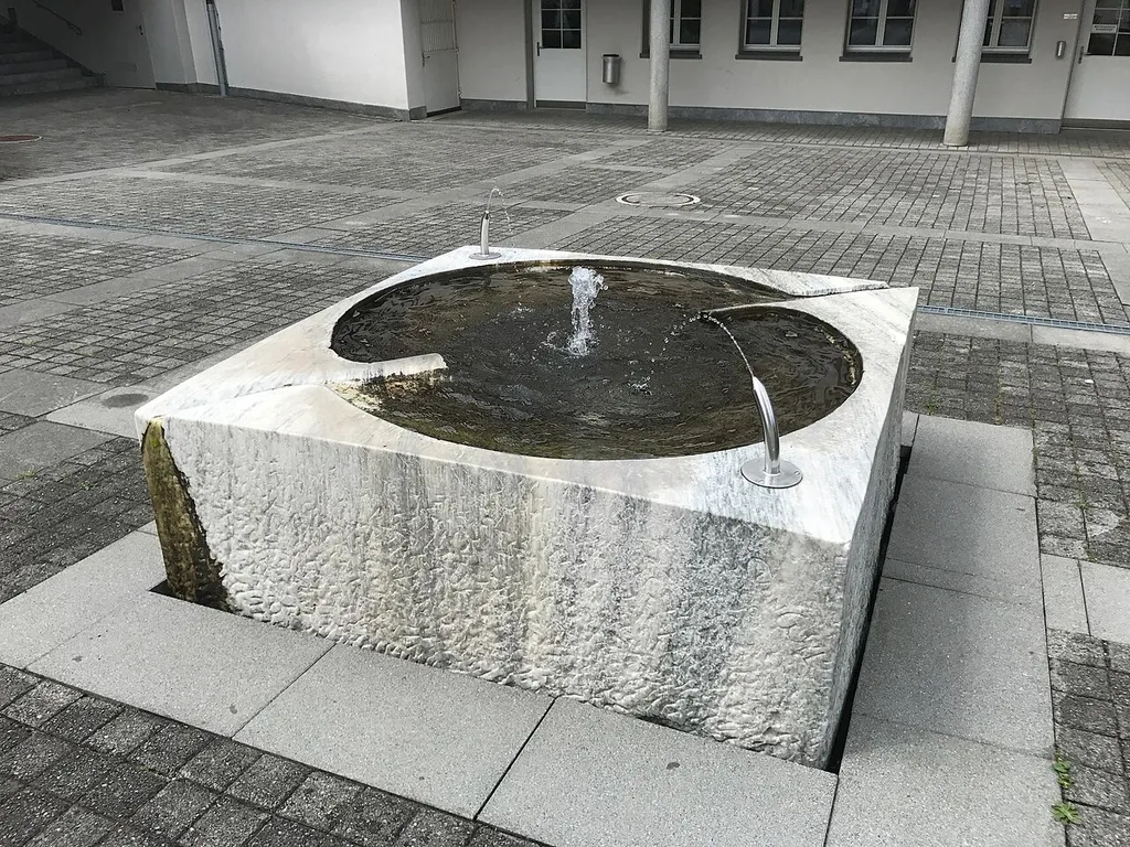 Brunnen Stansstad Kirche(Nidwalden)