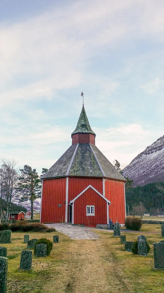 Ålvundeid kirke er en åttekantet kirke fra 1848 i Sunndal kommune, Møre og Romsdal fylke.