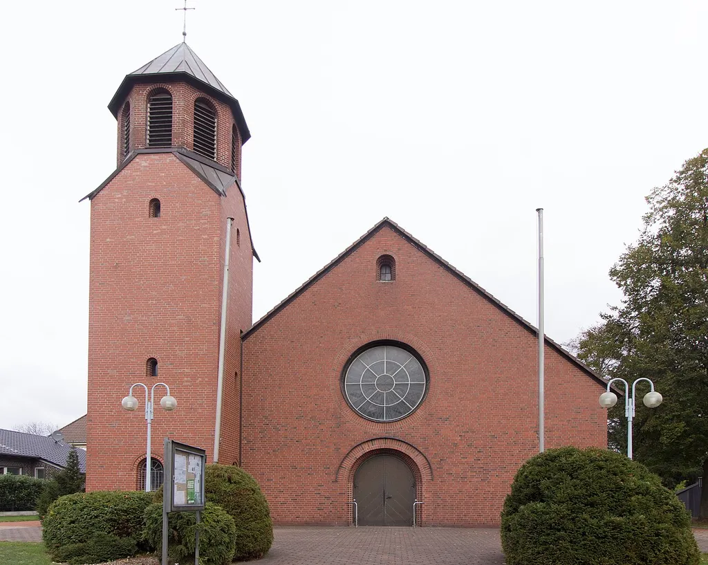 This file was uploaded with Commonist. Heilig-Geist-Kirche Recklinghausen-Essel
