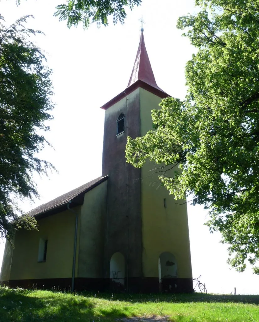 Cerkev sv. Primoža in Felicijana na Osredku