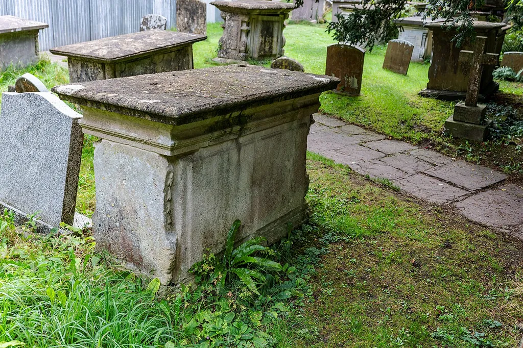 Castle Combe: UNIDENTIFIED TOMB IN CHURCHYARD, ABOUT 6 METRES SOUTH OF BEAK TOMB, SOUTH WEST OF SOUTH PORCH OF CHURCH OF ST ANDREW