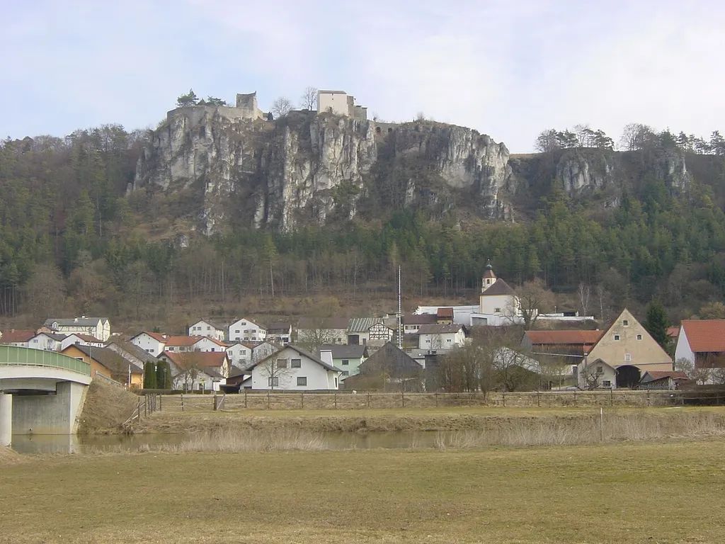 Das Foto zeigt Arnsberg im März 2006. Aufgenommen vom Altmühl-Ufer.
