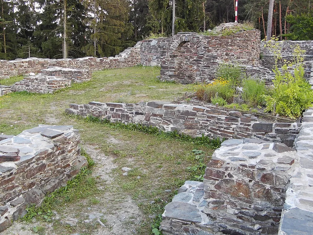 Ruine der Wysburg (ca. 3km südlich des Hohenwartestausees, Thüringen)