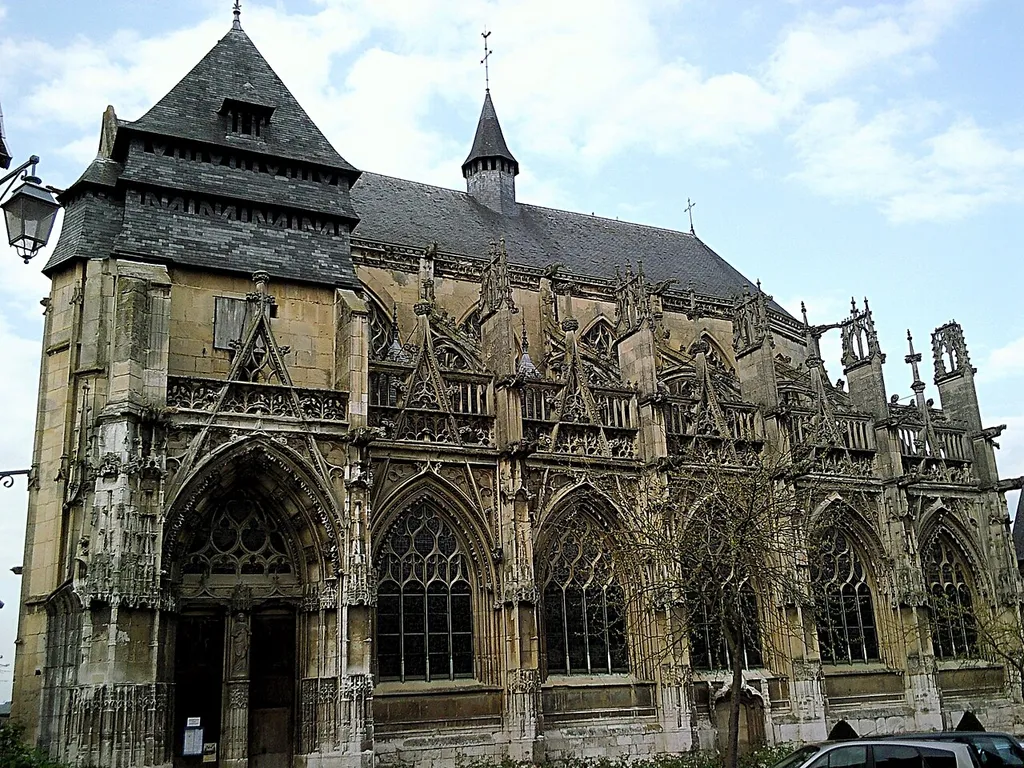 L'église Notre-Dame-des-arts (autrefois Saint-Vigor) à Pont-de-l'Arche (Eure).