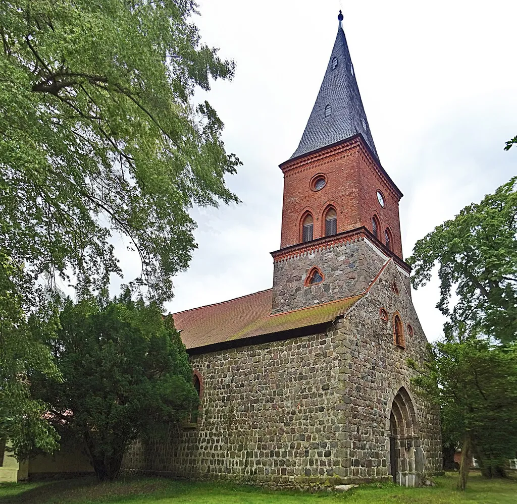 Dorfkirche Ringenwalde von Nordwesten