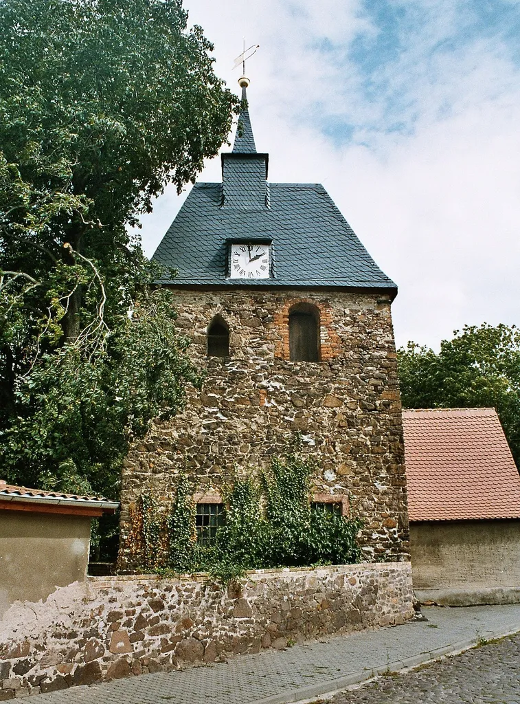 Kütten (Petersberg), the village church