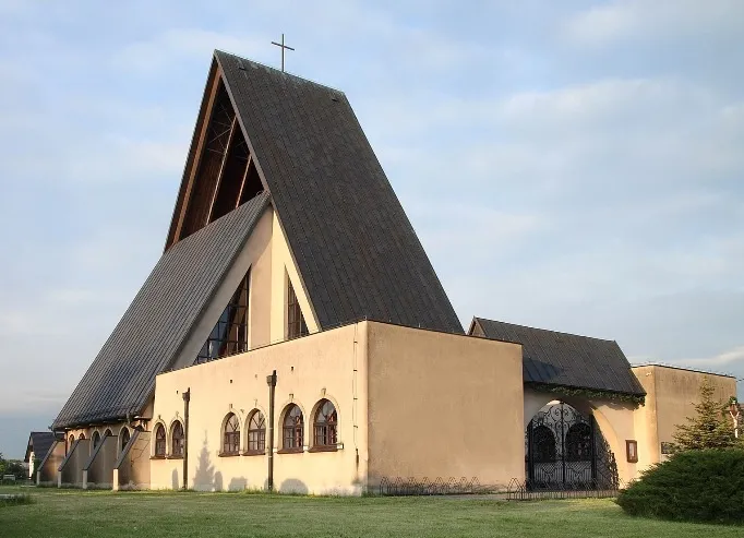 Kościół Matki Bożej Wspomożenia Wiernych w Łowoszowie