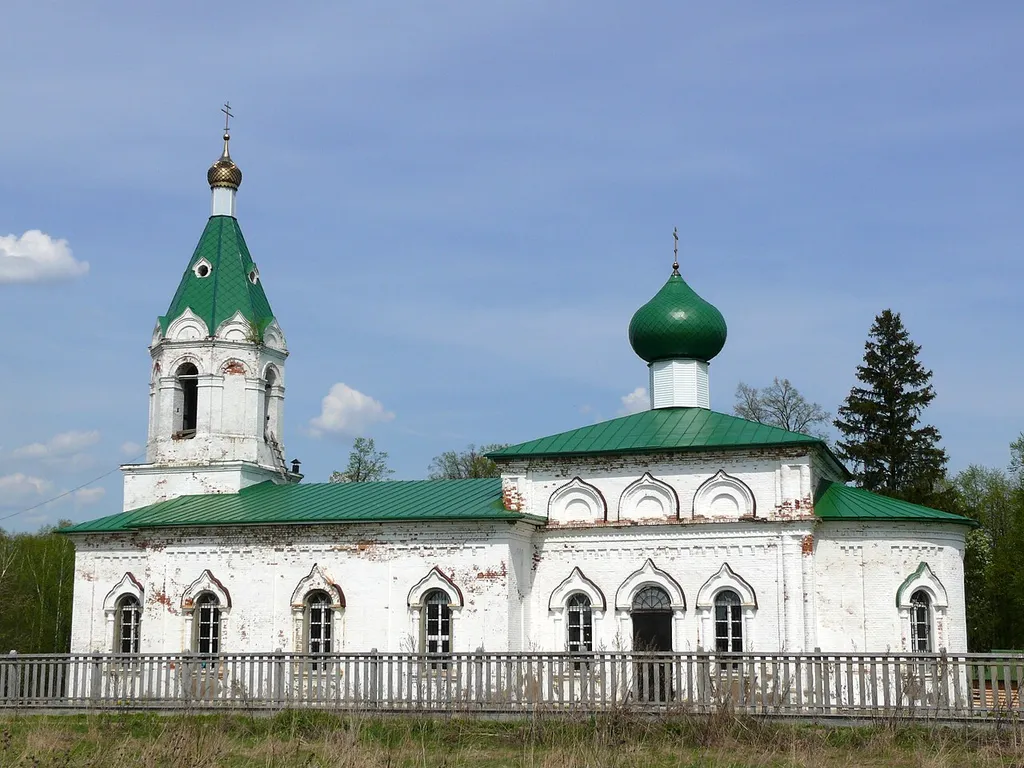 Церковь Георгия Победоносца: к югу от села за перелеском, Капустино, Чеховский район, Московская область