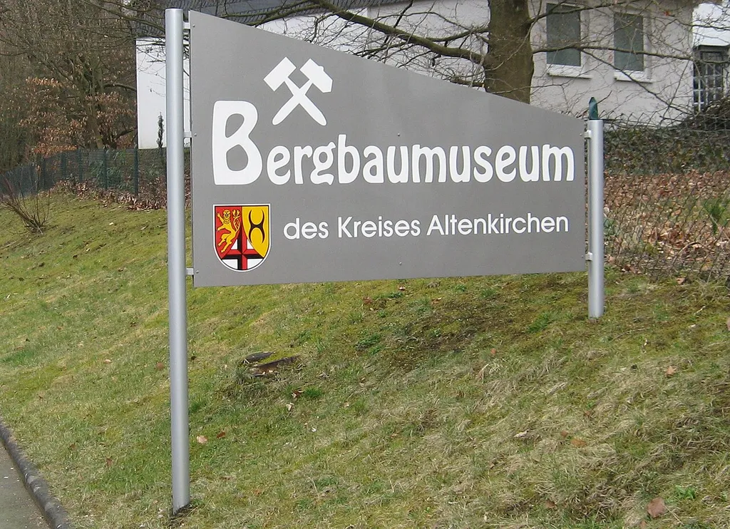 Eingangsschild des Sassenrother Bergbaumuseums.