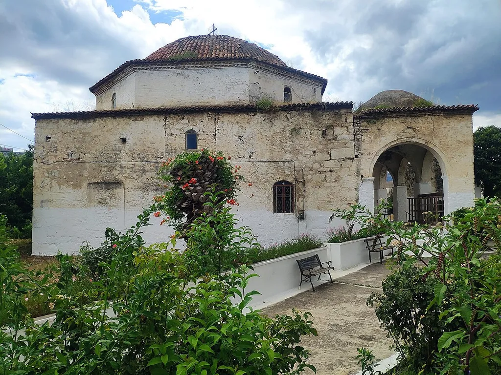 L'ancienne mosquée ottomane Beshir Agha Morali à Argos, actuelle église saints-Constantin-et-Hélène, vue depuis le nord-est.