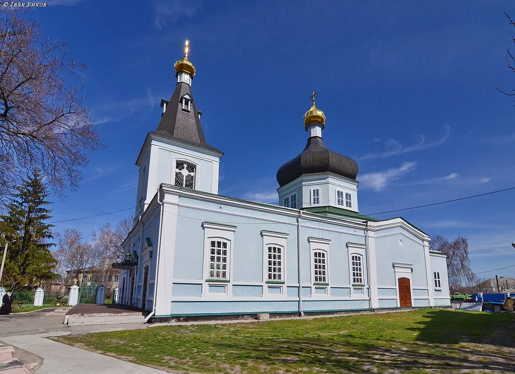 Троїцька церква (мур.), Ржищів, площа Ринок