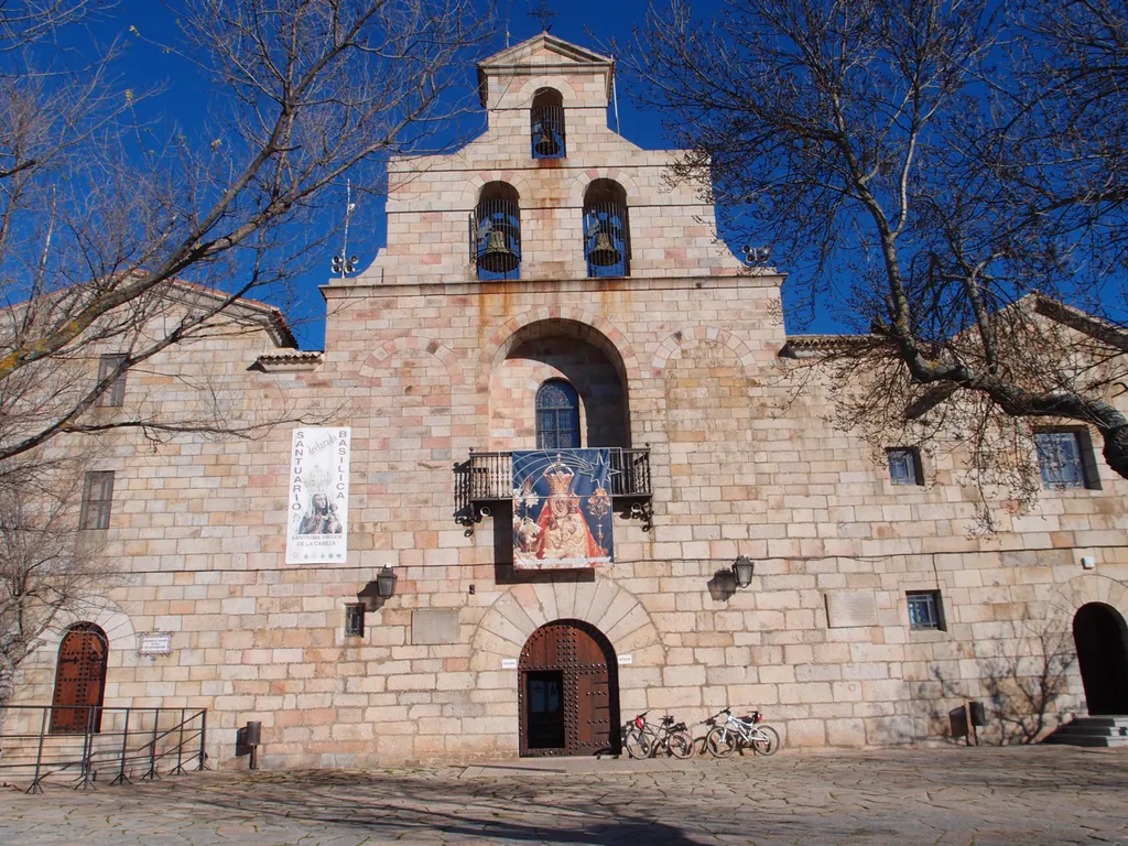 Vista de la fachada de la Basílica de la Virgen de la Cabeza, Andújar.