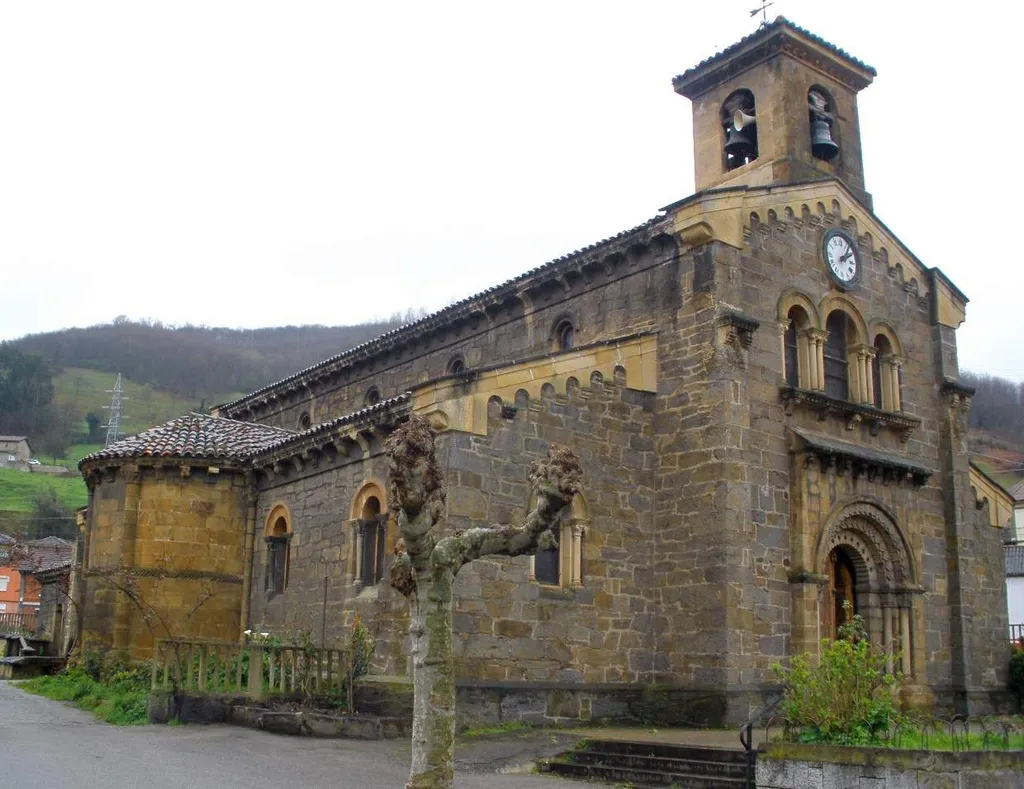 Iglesia de Santa Eulalia, o Santa Olaya, en Ujo, Mieres (Asturias)